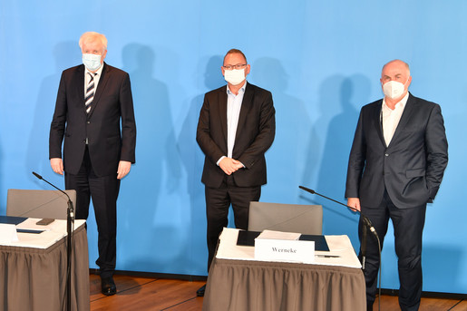 Seehofer, Wernicke und Silberbach vor der Presse