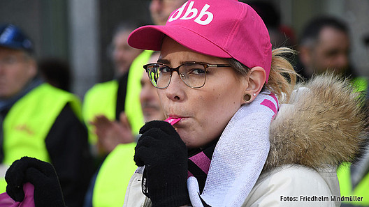 Teilnehmerin einer Demonstration in Düsseldorf