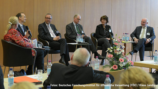 Ulrich Silberbach auf Podiumsdiskussion „Die Zukunft des öffentlichen Dienstes"
