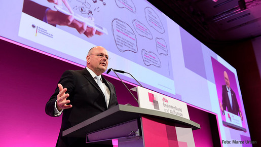 Arne Schönbohm, Präsident Bundesamt für Sicherheit und Informationstechnik auf der dbb Jahrestagung 2018 Arne Schönbohm, Präsident Bundesamt für Sicherheit und Informationstechnik auf der dbb Jahrestagung 2018