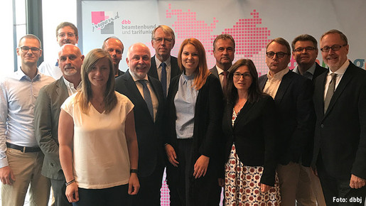 Der Vorstand der dbb jugend mit den Kandidatinnen und Kandidaten für die dbb Bundesleitung