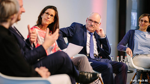 Friedhelm Schäfer bei der Podiumsdiskussion Friedhelm Schäfer bei der Podiumsdiskussion