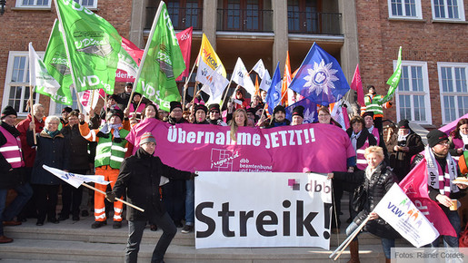 Warnstreik und Kundgebung in Mecklenburg-Vorpommern Warnstreik und Kundgebung in Mecklenburg-Vorpommern
