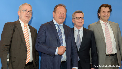 Einkommensrunde 2016 für Bund und Kommunen: Einigung erzielt! Einkommensrunde 2016 für Bund und Kommunen: Einigung erzielt!