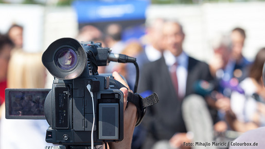 Politiker wird interviewt (Symbolbild) Politiker wird interviewt (Symbolbild)