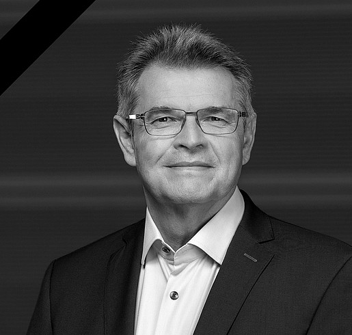 Waldemar Dombrowski verstorben Portrait von Waldemar Dombrowski im Trauerflor