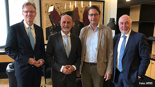 dbb Chef Ulrich Silberbach, Verkehrsminister Andreas Scheuer, Tarifchef Volker Geyer, Staatssekretär Gerhard Schulz (v.r.)