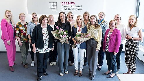 Foto von einer Gruppe Frauen in einem Büro