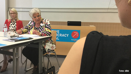 Helene Wildfeuer auf dem Creative Bureaucracy Festival