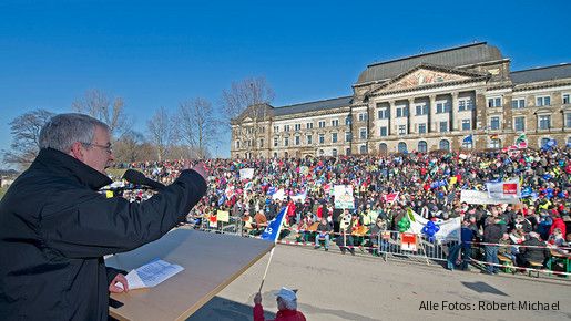 Warnstreiks im öffentlichen Dienst Sachsens - Zentrale Kundgebung in Dresden: