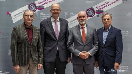 Das Foto zeigt: Horst Günther Klitzing, Vorsitzender der dbb bundesseniorenvertretung, Michael Brand, Parlamentarischer Staatssekretär im Bundesseniorenministerium, dbb-Chef Volker Geyer und Norbert Lütke, Zweiter Vorsitzender der dbb bundesseniorenvertretung.