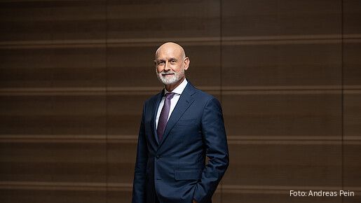 Das Foto zeigt Volker Geyer, Bundesvorsitzenden des dbb.