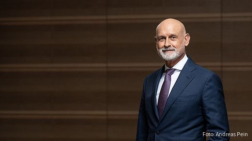 Das Foto zeigt Volker Geyer, Bundesvorsitzenden des dbb.