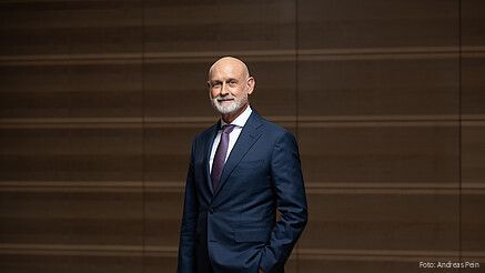 Das Foto zeigt Volker Geyer, Bundesvorsitzenden des dbb.