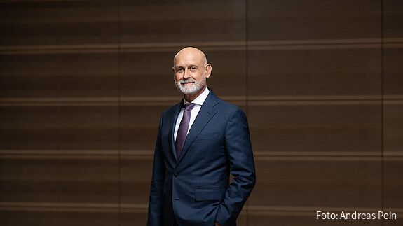 Das Foto zeigt Volker Geyer, Bundesvorsitzenden des dbb.