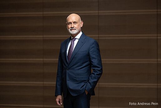 Das Foto zeigt Volker Geyer, Bundesvorsitzender des dbb