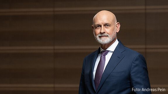 Volker Geyer - Bundesvorsitzender des dbb Das Foto zeigt Volker Geyer, Bundesvorsitzender des dbb