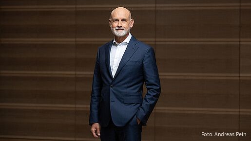 Auf dem Bild ist Volker Geyer, dbb Bundesvorsitzender zu sehen. 