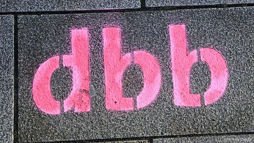 Das Foto zeigt den Schriftzug "dbb".