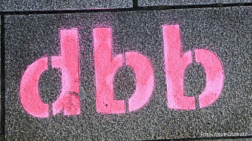 Das Foto zeigt den Schriftzug "dbb".