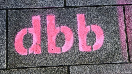 Das Foto zeigt den Schriftzug "dbb".