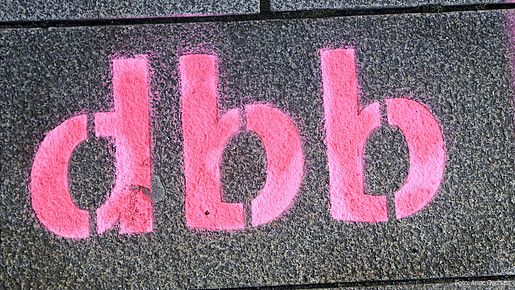 Das Foto zeigt den Schriftzug "dbb".