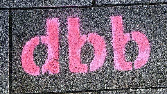 Das Foto zeigt den Schriftzug "dbb".