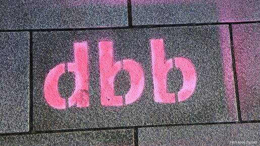 Das Foto zeigt den Schriftzug "dbb".
