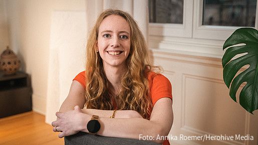 Foto zum Thema Sozialarbeiter*in werden: Zu sehen ist Anne Klotz, die Einblicke in ihren Beruf als Sozialarbeiterin gibt.