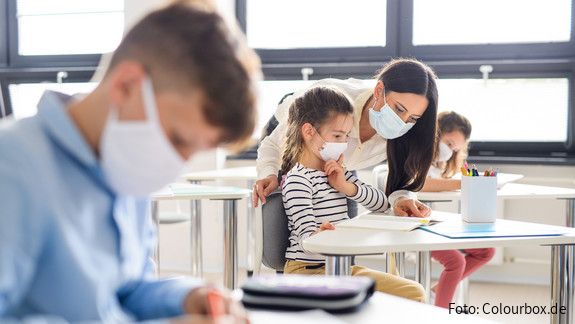 Schulklasse während Corona-Pandemie Schulklasse während Corona-Pandemie