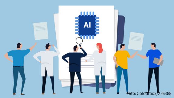 Künstliche Intelligenz Eine Gruppe von Menschen starren fragend auf ein übergroßes Dokument, auf dem ein überdimensionierter Computerchip mit den Buchstaben "AI" zu sehen ist.