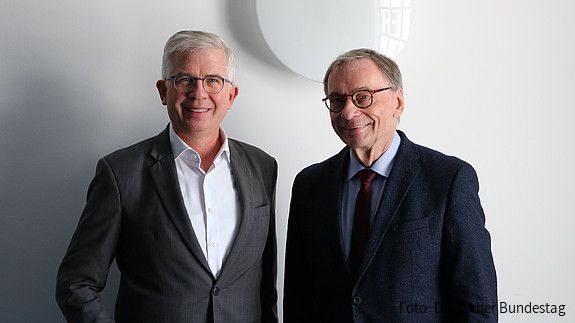 Prof. Andrew Ullmann (links) und Horst Günther Klitzing