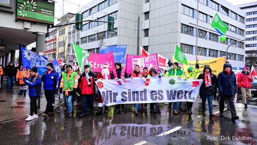 Kundgebung der saarländischen Beschäftigten vor der Staatskanzlei in Saarbrücken