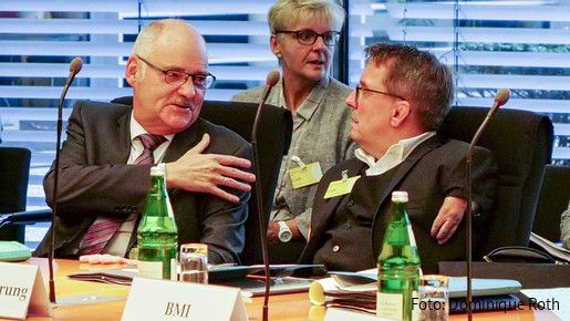 Friedhelm Schäfer (l.) im Innenausschuss des Deutschen Bundestages