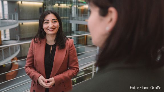 Reem Alabali-Radovan Reem Alabali-Radovan, Beauftragte der Bundesregierung für Migration, Flüchtlinge und Integration, Antirassismus-Beauftragte, Staatsministerin