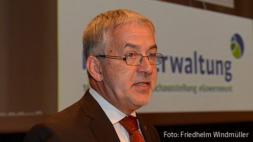 Willi Russ eröffnet den Kongress 'neueVerwaltung'