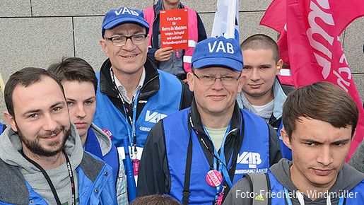 Uwe Busack (3. von rechts)