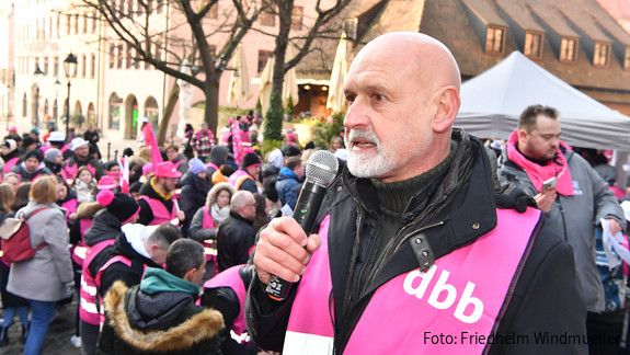 Einkommensrunde 2023 bei Bund und Kommunen: Protest in Nürnberg Einkommensrunde 2023 bei Bund und Kommunen: Protest in Nürnberg