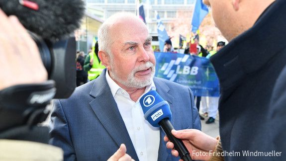 Einkommensrunde 2023 bei Bund und Kommunen: Protest in Potsdam