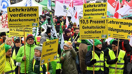 06.12.2023, Jahr > 2023, Ort > Europa > Deutschland > Sachsen > Dresden, Einkommensrunde 2023