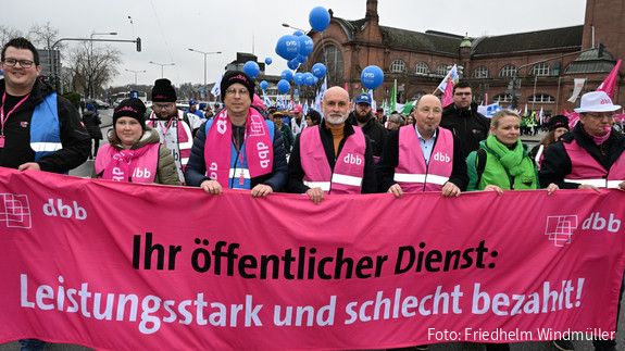 Einkommensrunde Hessen: Demo in Wiesbaden Einkommensrunde, Hessen, Tarifverhandlungen, TV H, EKR Hessen
