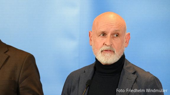 Pressekonferenz mit dbb-Vize Volker Geyer nach dem Scheitern der Tarifverhandlungen mit Bund und Kommunen Pressekonferenz mit dbb-Vize Volker Geyer nach dem Scheitern der Tarifverhandlungen mit Bund und Kommunen