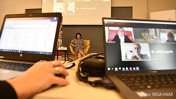 Podiumsdebatte im Rahmen der Hauptversammlung der dbb frauen