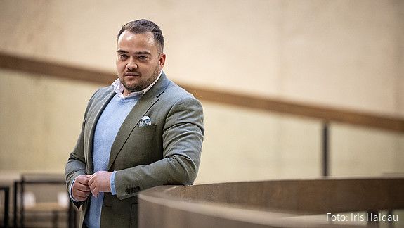 Zu sehen ist ein Porträtfoto von Matthäus Fandrejewski, dem Vorsitzenden der dbb jugend.