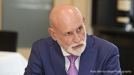 Das Foto zeigt Volker Geyer, den Bundesvorsitzendes des dbb