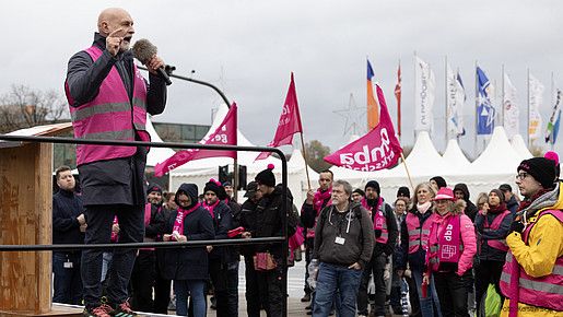 Einkommensrunde, öffentlicher Dienst, Warnstreik, Demonstration, Hamburg, dbb, Beamte, komba, Gewerkschaft, Streik, Volker Geyer, Tarif, Politik, Arbetgeber, Personal, Bund, Kommunen, Bundesländer, Inflation, Engelt, Beschäftigte, Gehalt