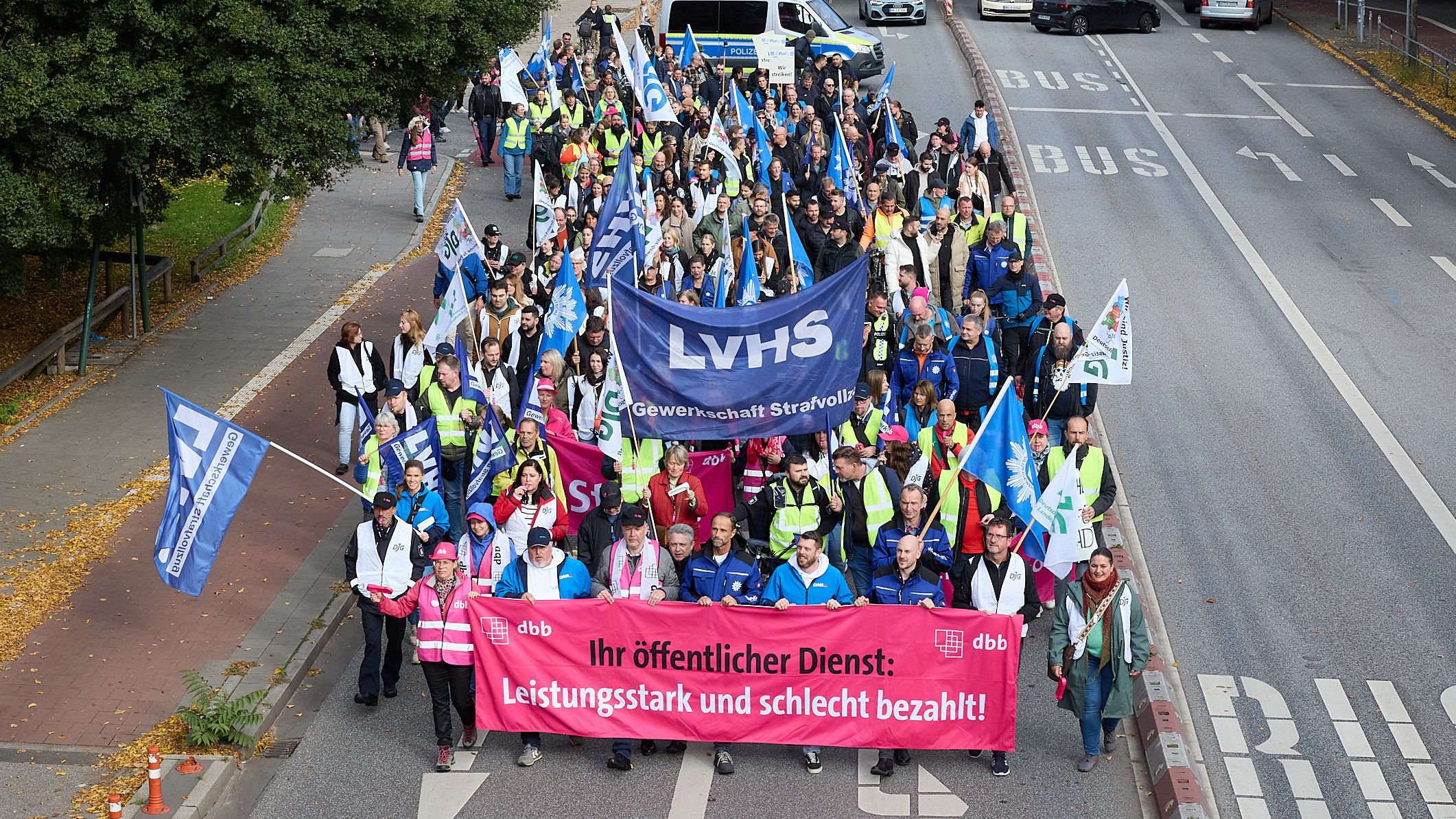 Hamburg: Warnstreik und Demo der Landesbeschäftigten
