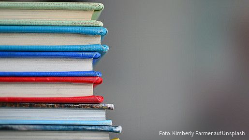 Verschiedenfarbige Bücher