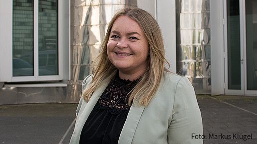 Foto zum Thema ehrenamtliches Engagement: Zu sehen ist Susanne Aumann, die im Text acht Gründe schildert, warum sich ein Ehrenamt lohnt.