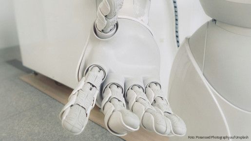 Nahaufnahme einer weißen Roboterhand